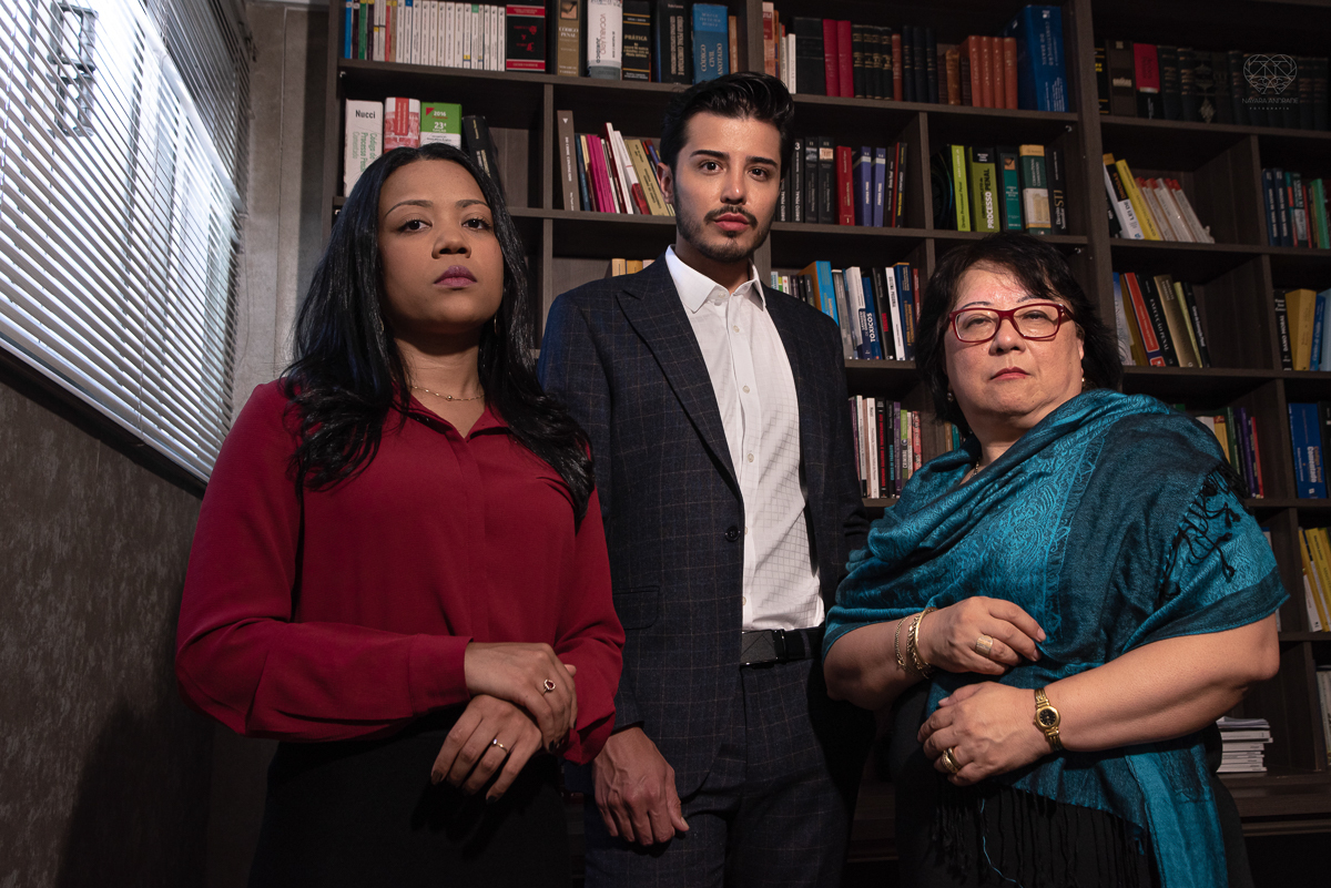 Fotografia de advogado e sua equipe branding book fotos e retratos profissional para empresarios e inspiraçao de retratos masculinos feitos pela fotografa premiada Nayara Andrade