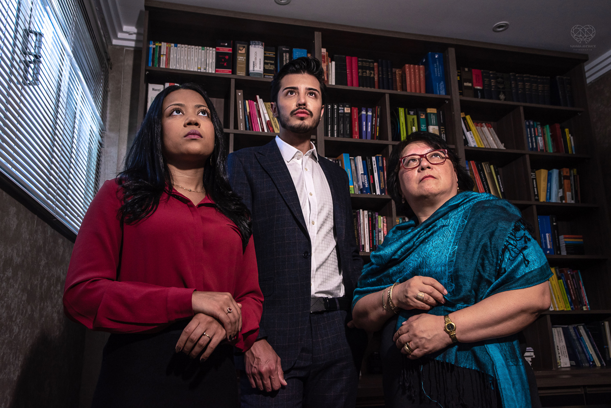 Fotografia de advogado e sua equipe branding book fotos e retratos profissional para empresarios e inspiraçao de retratos masculinos feitos pela fotografa premiada Nayara Andrade