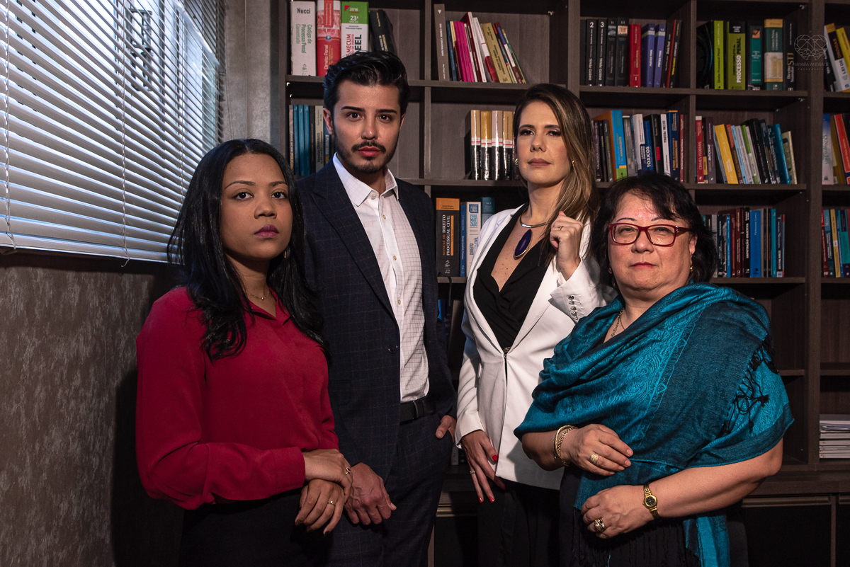 Fotografia de advogado e sua equipe branding book fotos e retratos profissional para empresarios e inspiraçao de retratos masculinos feitos pela fotografa premiada Nayara Andrade