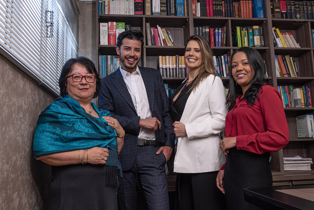 Fotografia de advogado e sua equipe branding book fotos e retratos profissional para empresarios e inspiraçao de retratos masculinos feitos pela fotografa premiada Nayara Andrade