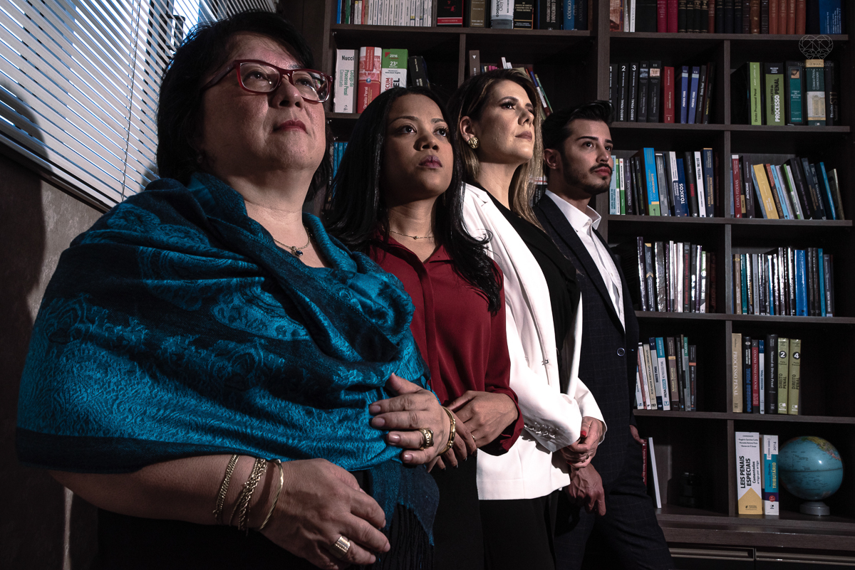 Fotografia de advogado e sua equipe branding book fotos e retratos profissional para empresarios e inspiraçao de retratos masculinos feitos pela fotografa premiada Nayara Andrade