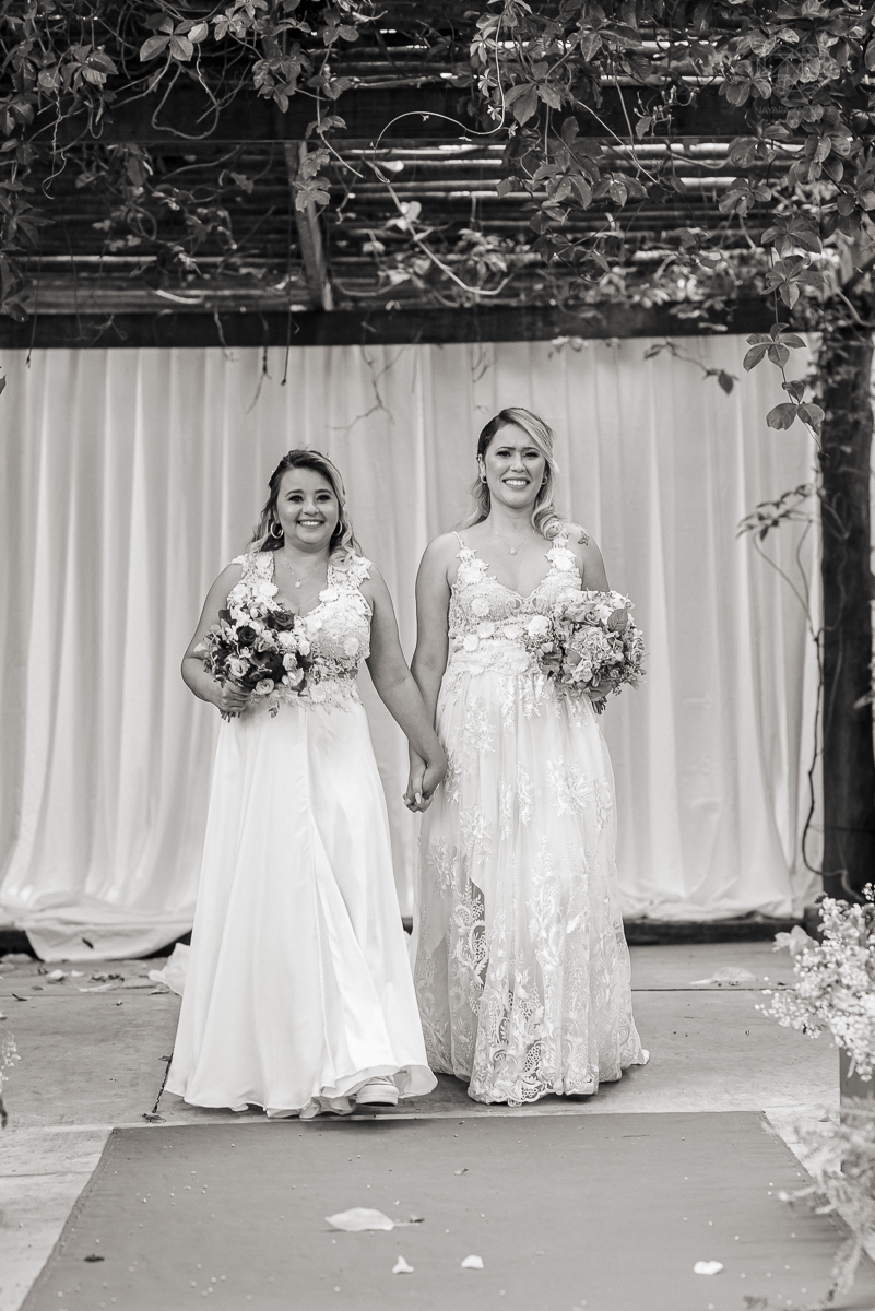 casamento  rustico e romantico de dia realizado no espaço plataforma na baixada santista, noivas com vestido romantico e fotografia pela fotografa premiada nayara andrade