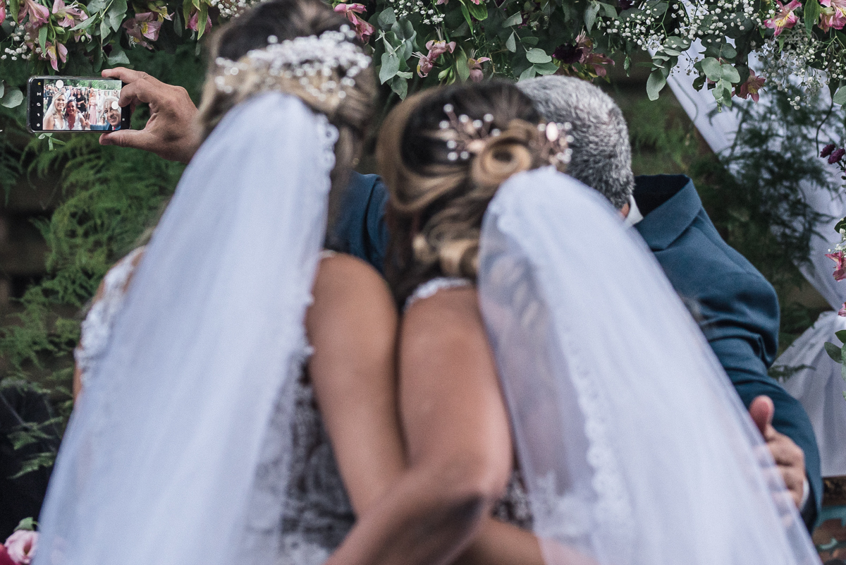 casamento  rustico e romantico de dia realizado no espaço plataforma na baixada santista, noivas com vestido romantico e fotografia pela fotografa premiada nayara andrade
