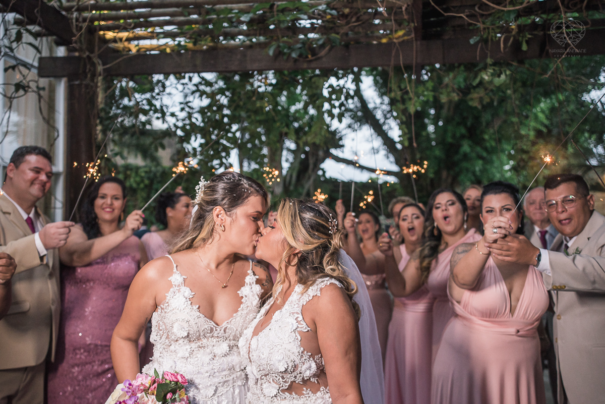 casamento  rustico e romantico de dia realizado no espaço plataforma na baixada santista, noivas com vestido romantico e fotografia pela fotografa premiada nayara andrade