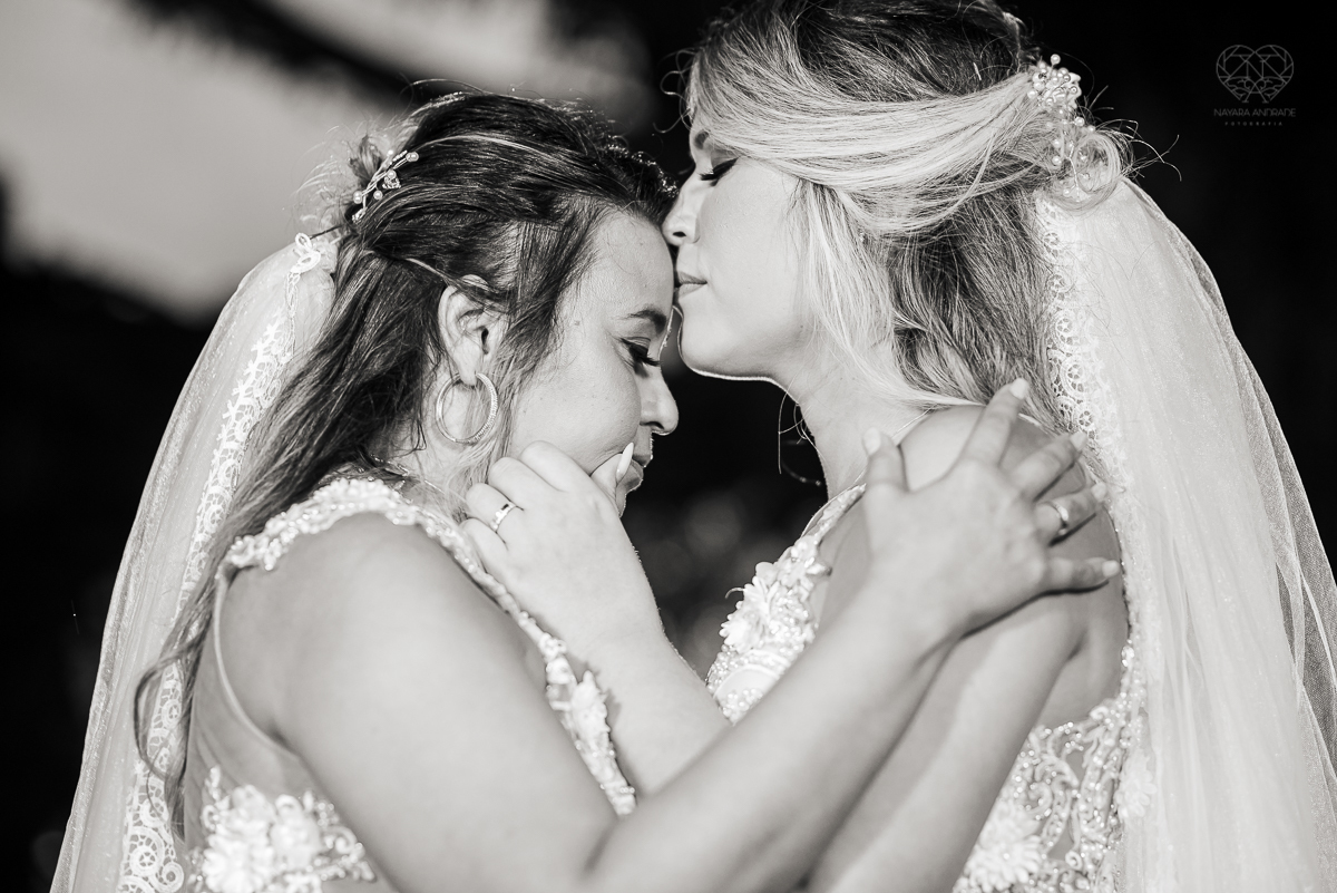 casamento  rustico e romantico de dia realizado no espaço plataforma na baixada santista, noivas com vestido romantico e fotografia pela fotografa premiada nayara andrade