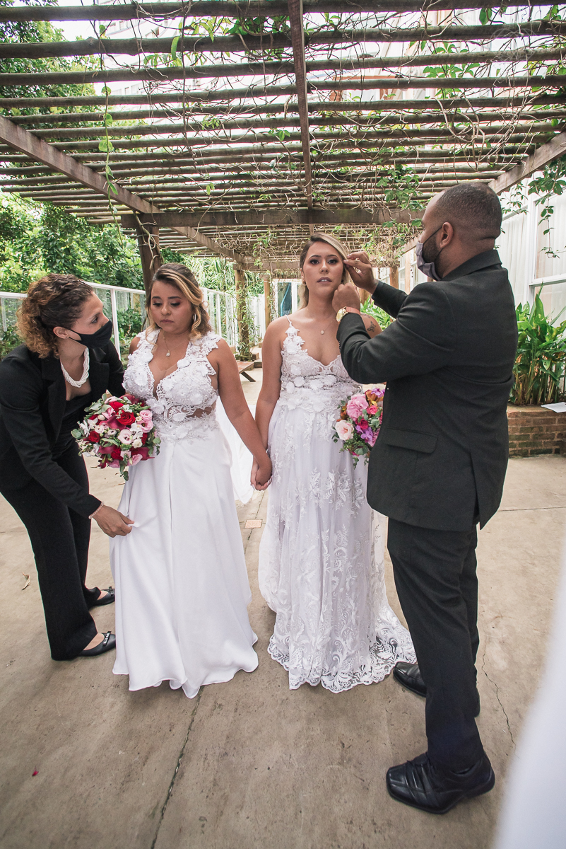 casamento  rustico e romantico de dia realizado no espaço plataforma na baixada santista, noivas com vestido romantico e fotografia pela fotografa premiada nayara andrade