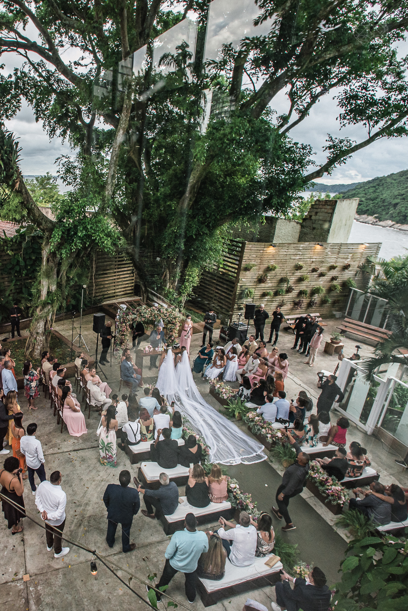 casamento  rustico e romantico de dia realizado no espaço plataforma na baixada santista, noivas com vestido romantico e fotografia pela fotografa premiada nayara andrade