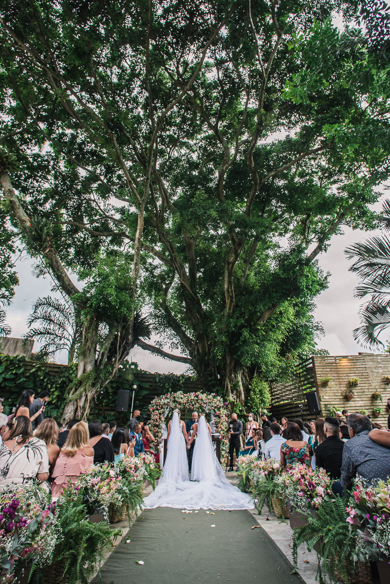 casamento  rustico e romantico de dia realizado no espaço plataforma na baixada santista, noivas com vestido romantico e fotografia pela fotografa premiada nayara andrade