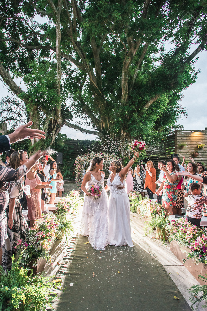 casamento  rustico e romantico de dia realizado no espaço plataforma na baixada santista, noivas com vestido romantico e fotografia pela fotografa premiada nayara andrade