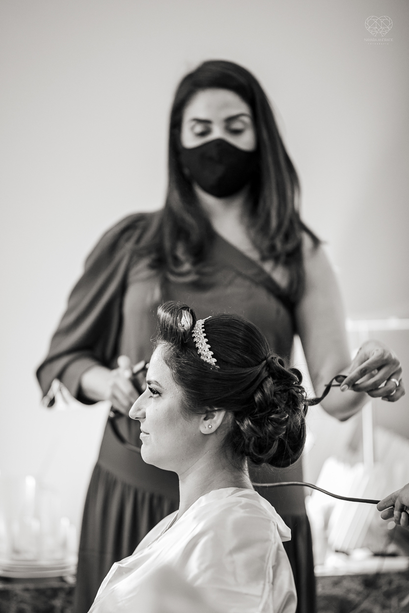 Making of da noiva por Nathalie Pinheiro maquiando . igreja catolica do Embare  na baixada santista fotografias pela fotografa premiada Nayara Andrade fotos da Igreja do Embare com todos os detalhes