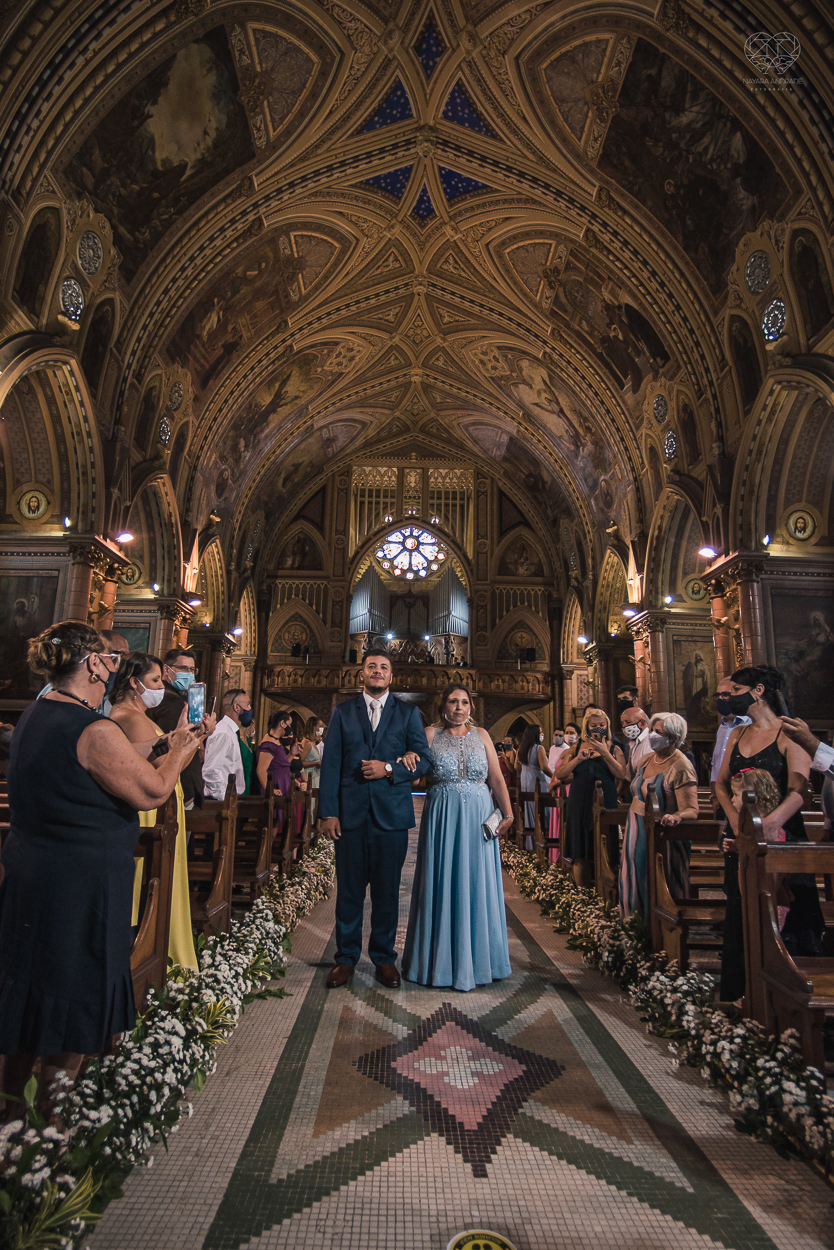 casamento realizado na igreja basilica menor do embare em santos  casamento classico em igreja catolica na baixada santista fotografias pela fotografa premiada Nayara Andrade fotos da Igreja do Embare com todos os detalhes