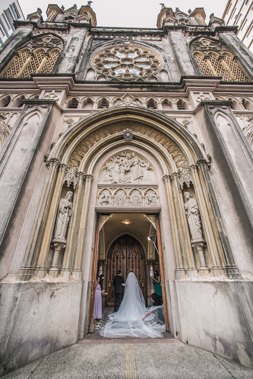 casamento realizado na igreja basilica menor do embare em santos  casamento classico em igreja catolica na baixada santista fotografias pela fotografa premiada Nayara Andrade fotos da Igreja do Embare com todos os detalhes