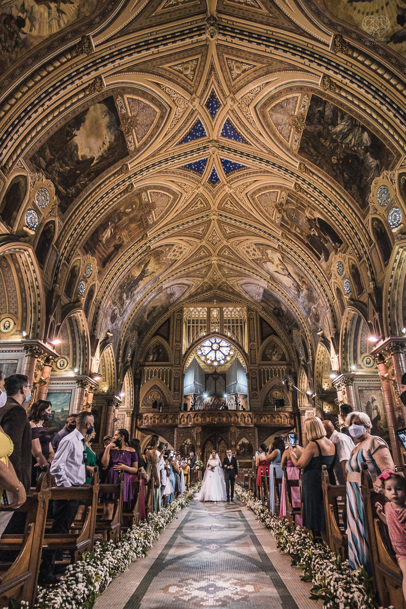 casamento realizado na igreja basilica menor do embare em santos  casamento classico em igreja catolica na baixada santista fotografias pela fotografa premiada Nayara Andrade fotos da Igreja do Embare com todos os detalhes