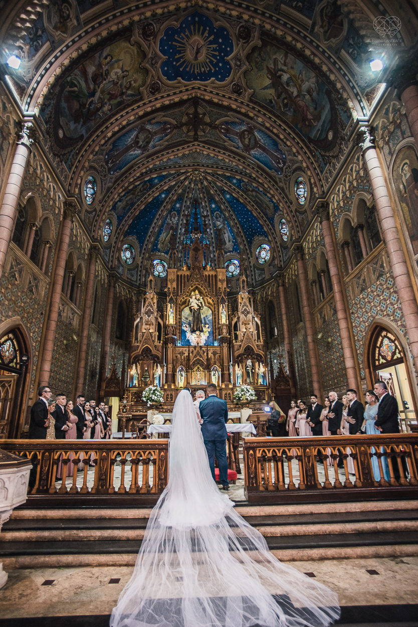 casamento realizado na igreja basilica menor do embare em santos  casamento classico em igreja catolica na baixada santista fotografias pela fotografa premiada Nayara Andrade fotos da Igreja do Embare com todos os detalhes