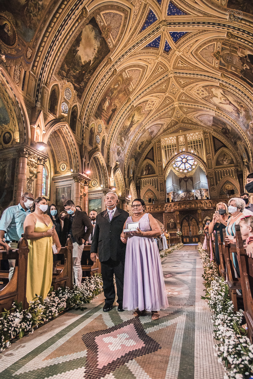 casamento realizado na igreja basilica menor do embare em santos  casamento classico em igreja catolica na baixada santista fotografias pela fotografa premiada Nayara Andrade fotos da Igreja do Embare com todos os detalhes