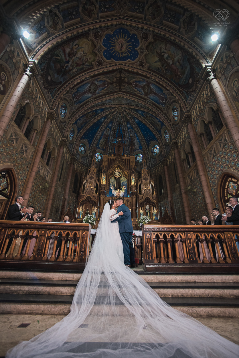 casamento realizado na igreja basilica menor do embare em santos  casamento classico em igreja catolica na baixada santista fotografias pela fotografa premiada Nayara Andrade fotos da Igreja do Embare com todos os detalhes