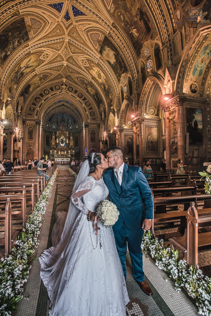 casamento realizado na igreja basilica menor do embare em santos  casamento classico em igreja catolica na baixada santista fotografias pela fotografa premiada Nayara Andrade fotos da Igreja do Embare com todos os detalhes