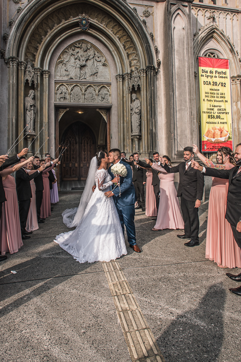 casamento realizado na igreja basilica menor do embare em santos  casamento classico em igreja catolica na baixada santista fotografias pela fotografa premiada Nayara Andrade fotos da Igreja do Embare com todos os detalhes