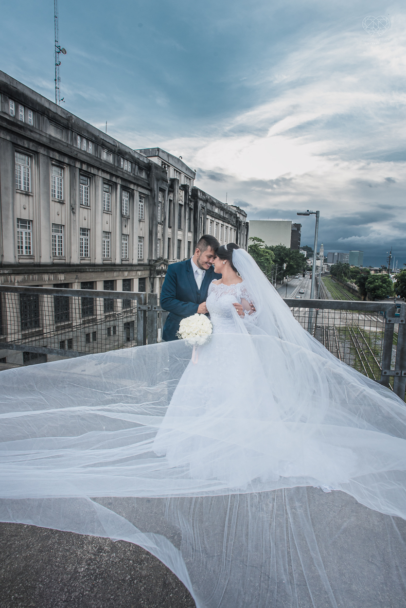 Making of da noiva por Nathalie Pinheiro maquiando . igreja catolica do Embare  na baixada santista fotografias pela fotografa premiada Nayara Andrade fotos da Igreja do Embare com todos os detalhes fotos externas incriveis em santos
