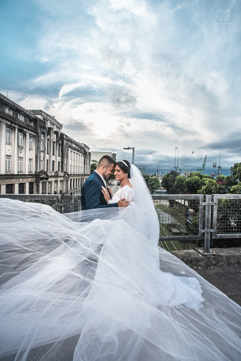 Making of da noiva por Nathalie Pinheiro maquiando . igreja catolica do Embare  na baixada santista fotografias pela fotografa premiada Nayara Andrade fotos da Igreja do Embare com todos os detalhes fotos externas incriveis em santos