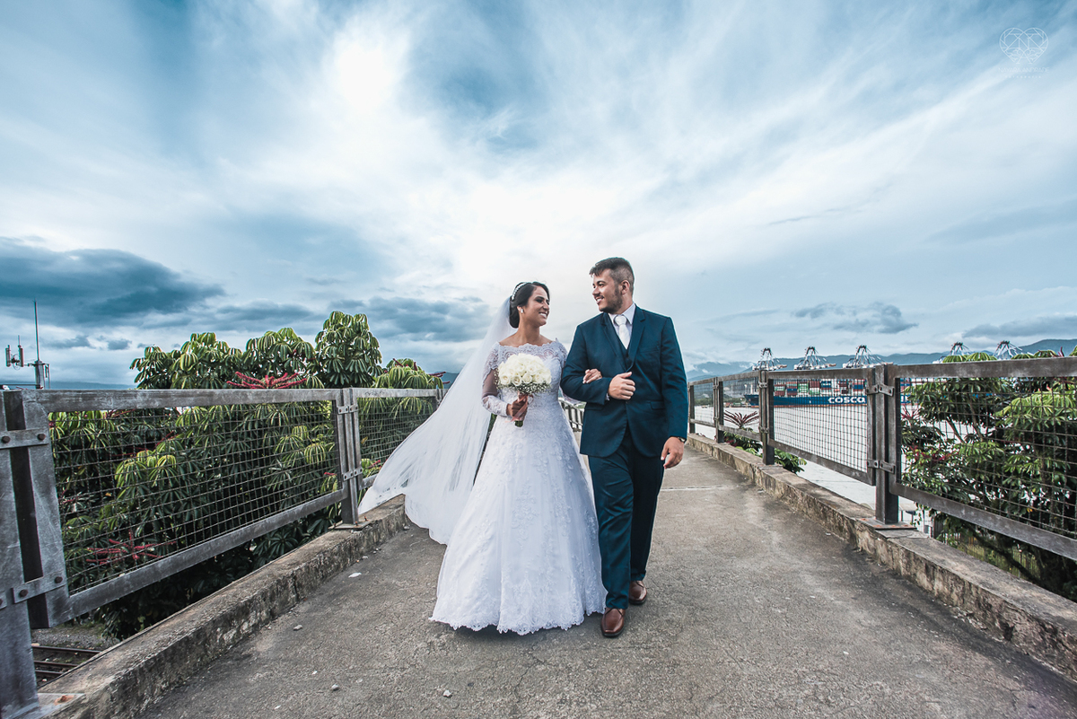 Making of da noiva por Nathalie Pinheiro maquiando . igreja catolica do Embare  na baixada santista fotografias pela fotografa premiada Nayara Andrade fotos da Igreja do Embare com todos os detalhes fotos externas incriveis em santos