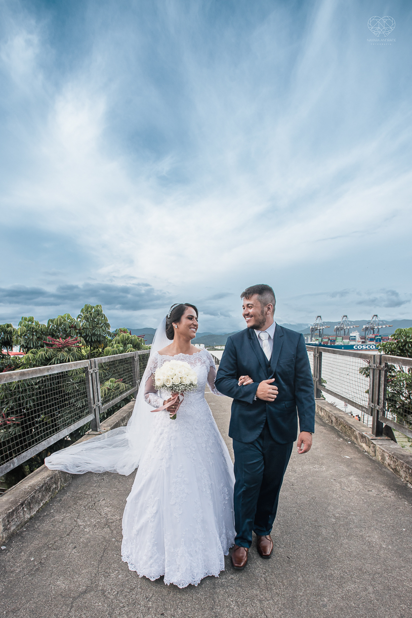 Making of da noiva por Nathalie Pinheiro maquiando . igreja catolica do Embare  na baixada santista fotografias pela fotografa premiada Nayara Andrade fotos da Igreja do Embare com todos os detalhes fotos externas incriveis em santos