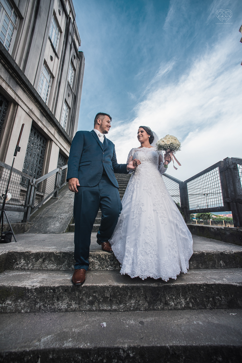 Making of da noiva por Nathalie Pinheiro maquiando . igreja catolica do Embare  na baixada santista fotografias pela fotografa premiada Nayara Andrade fotos da Igreja do Embare com todos os detalhes fotos externas incriveis em santos