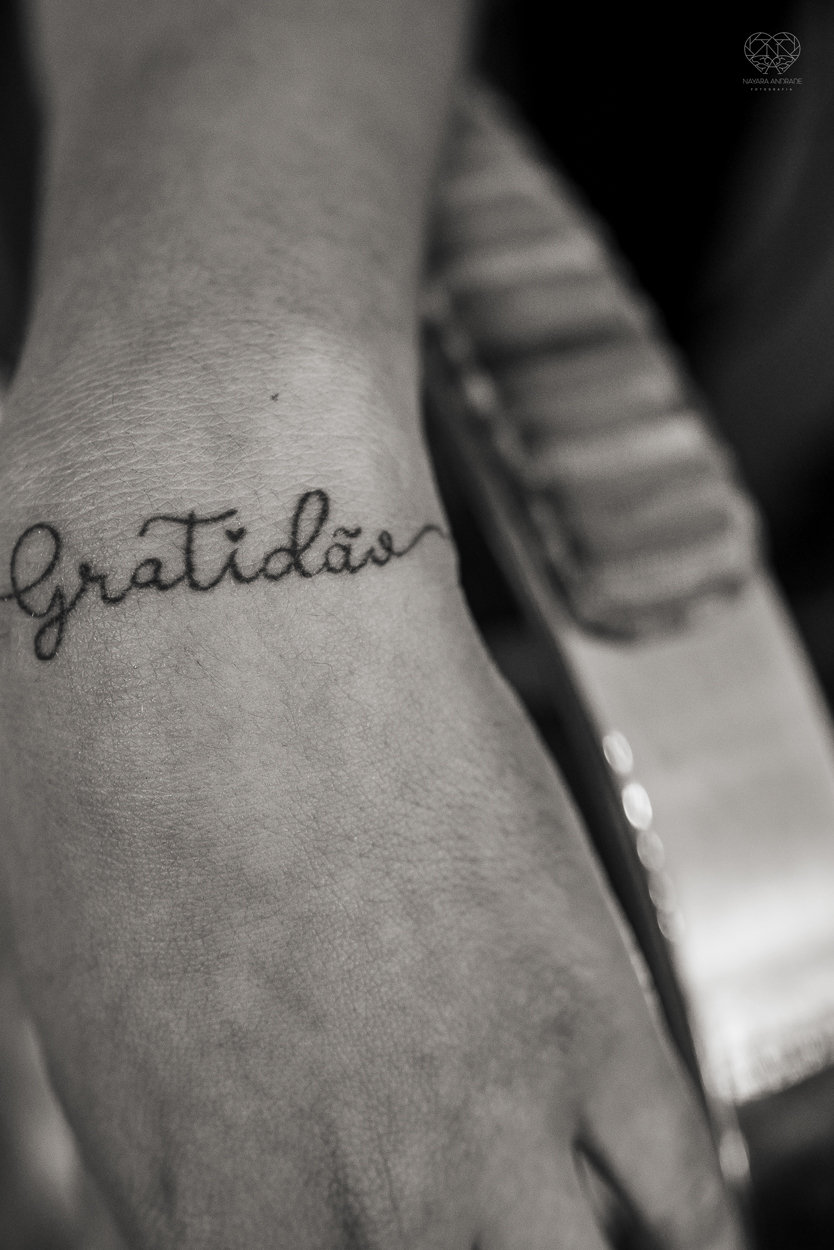 Making of da noiva por Nathalie Pinheiro maquiando . igreja catolica do Embare  na baixada santista fotografias pela fotografa premiada Nayara Andrade fotos da Igreja do Embare com todos os detalhes