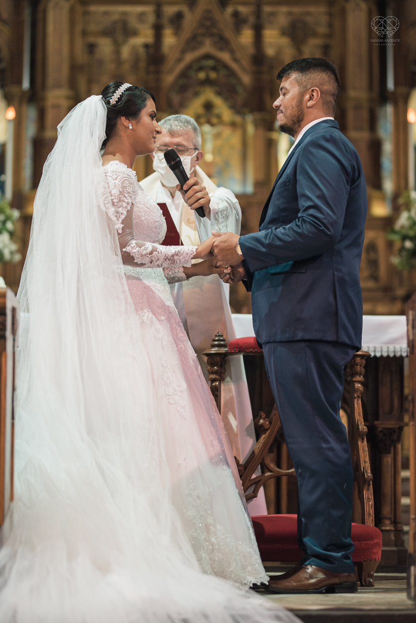 casamento realizado na igreja basilica menor do embare em santos  casamento classico em igreja catolica na baixada santista fotografias pela fotografa premiada Nayara Andrade fotos da Igreja do Embare com todos os detalhes