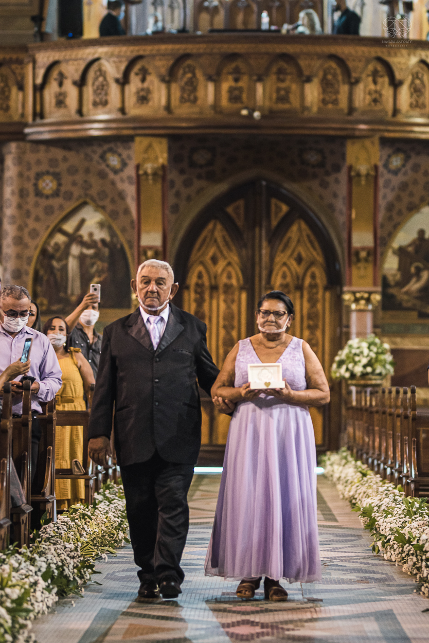 casamento realizado na igreja basilica menor do embare em santos  casamento classico em igreja catolica na baixada santista fotografias pela fotografa premiada Nayara Andrade fotos da Igreja do Embare com todos os detalhes