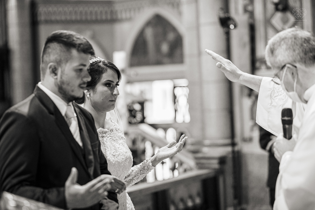 casamento realizado na igreja basilica menor do embare em santos  casamento classico em igreja catolica na baixada santista fotografias pela fotografa premiada Nayara Andrade fotos da Igreja do Embare com todos os detalhes
