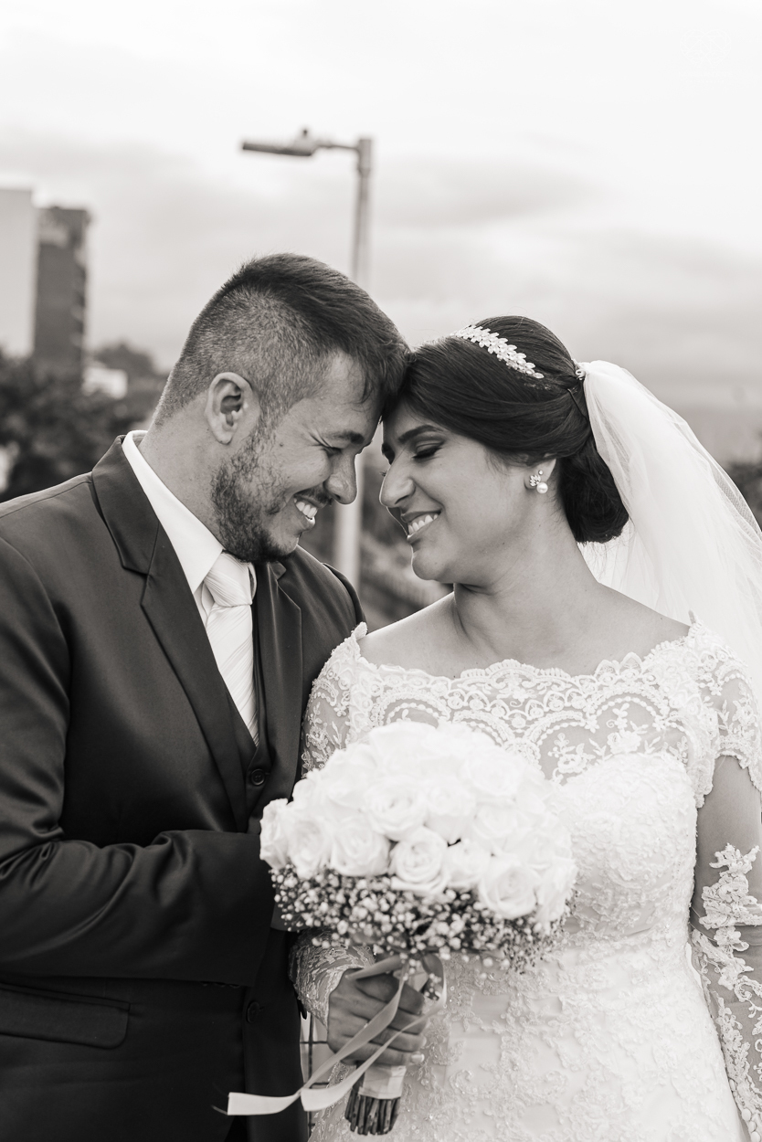 Making of da noiva por Nathalie Pinheiro maquiando . igreja catolica do Embare  na baixada santista fotografias pela fotografa premiada Nayara Andrade fotos da Igreja do Embare com todos os detalhes fotos externas incriveis em santos