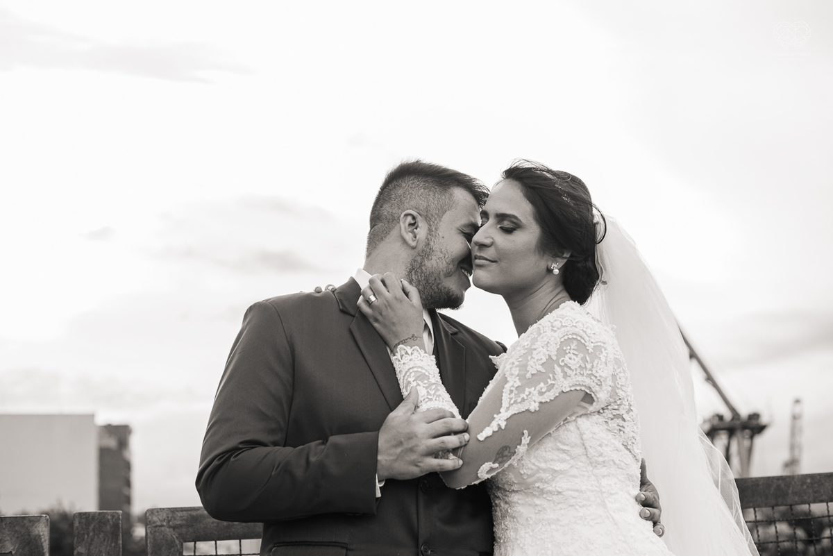 Making of da noiva por Nathalie Pinheiro maquiando . igreja catolica do Embare  na baixada santista fotografias pela fotografa premiada Nayara Andrade fotos da Igreja do Embare com todos os detalhes