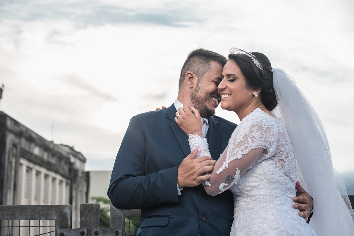 Making of da noiva por Nathalie Pinheiro maquiando . igreja catolica do Embare  na baixada santista fotografias pela fotografa premiada Nayara Andrade fotos da Igreja do Embare com todos os detalhes fotos externas incriveis em santos