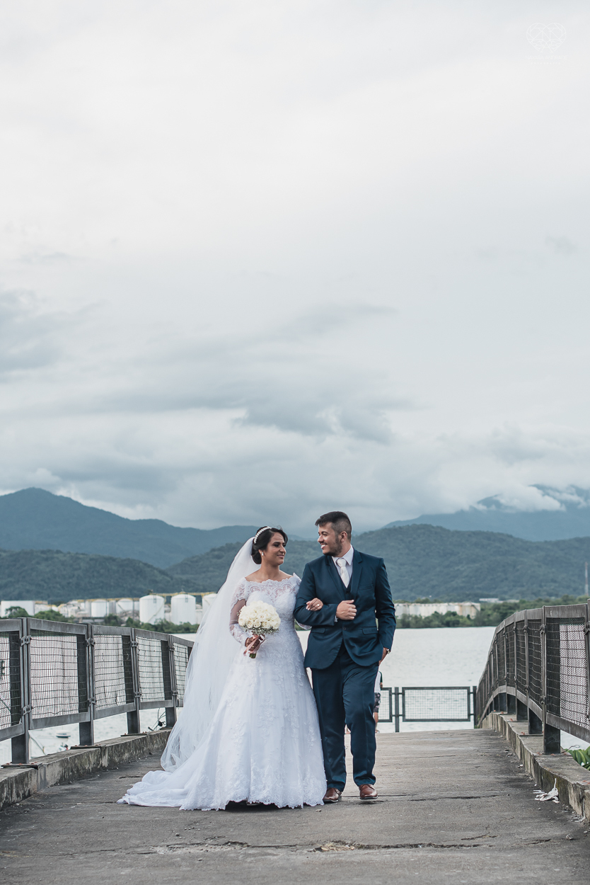 Making of da noiva por Nathalie Pinheiro maquiando . igreja catolica do Embare  na baixada santista fotografias pela fotografa premiada Nayara Andrade fotos da Igreja do Embare com todos os detalhes fotos externas incriveis em santos