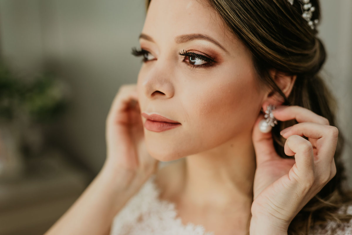 rairisson-acilon-fotografia-e-filmes-casamento-leidiane-e-vitor-casamento-diurno-vista-mar-sao-luis-noiva-brinco-perola