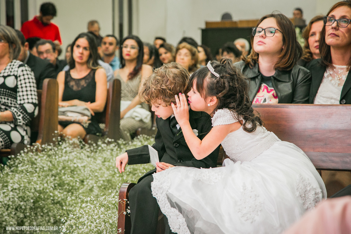 crianças  na cerimônia -  fotografia de casamento Itaboraí - RJ