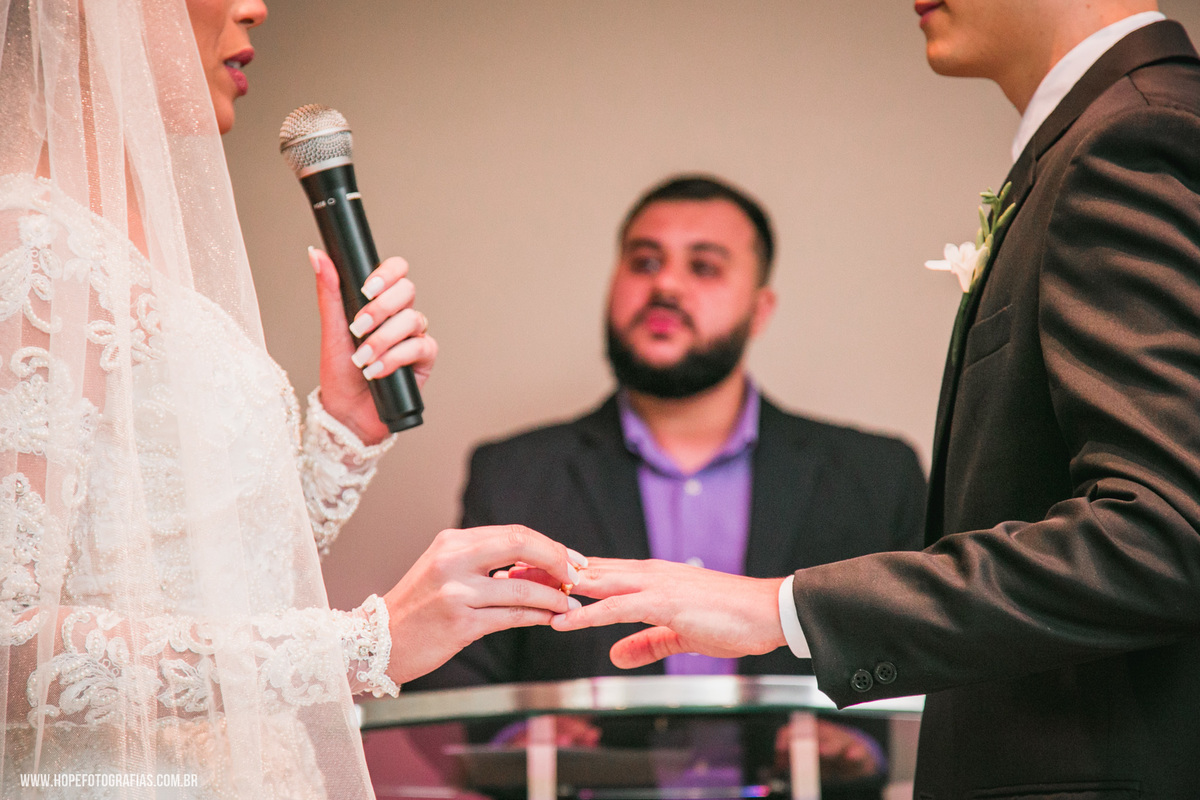 troca de alianças -  fotografia de casamento Itaboraí - RJ