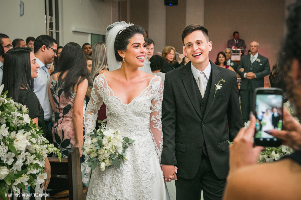 saida dos noivos -  fotografia de casamento Itaboraí - RJ