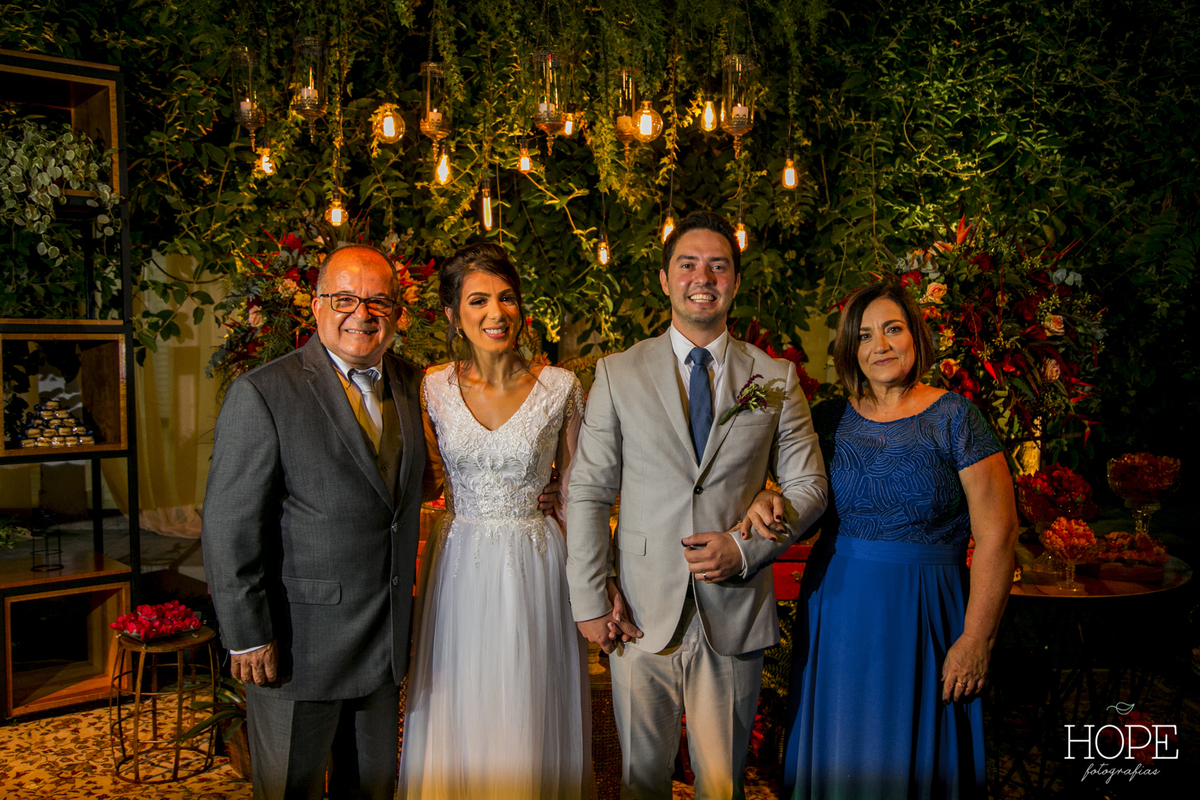 padrinhos - vila inglesa - niterói - casamento ao ar livre - casamento de dia - noiva - decoração de casamento - fotografo de niterói - decoração de casamento - mesa do bolo - docinhos de casamento