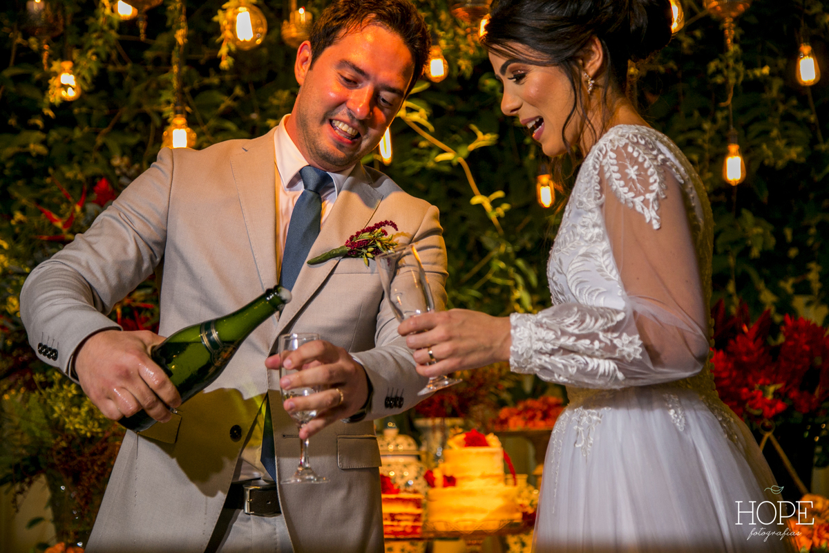 padrinhos - vila inglesa - niterói - casamento ao ar livre - casamento de dia - noiva - decoração de casamento - fotografo de niterói - decoração de casamento - mesa do bolo - docinhos de casamento - brinde dos noivos