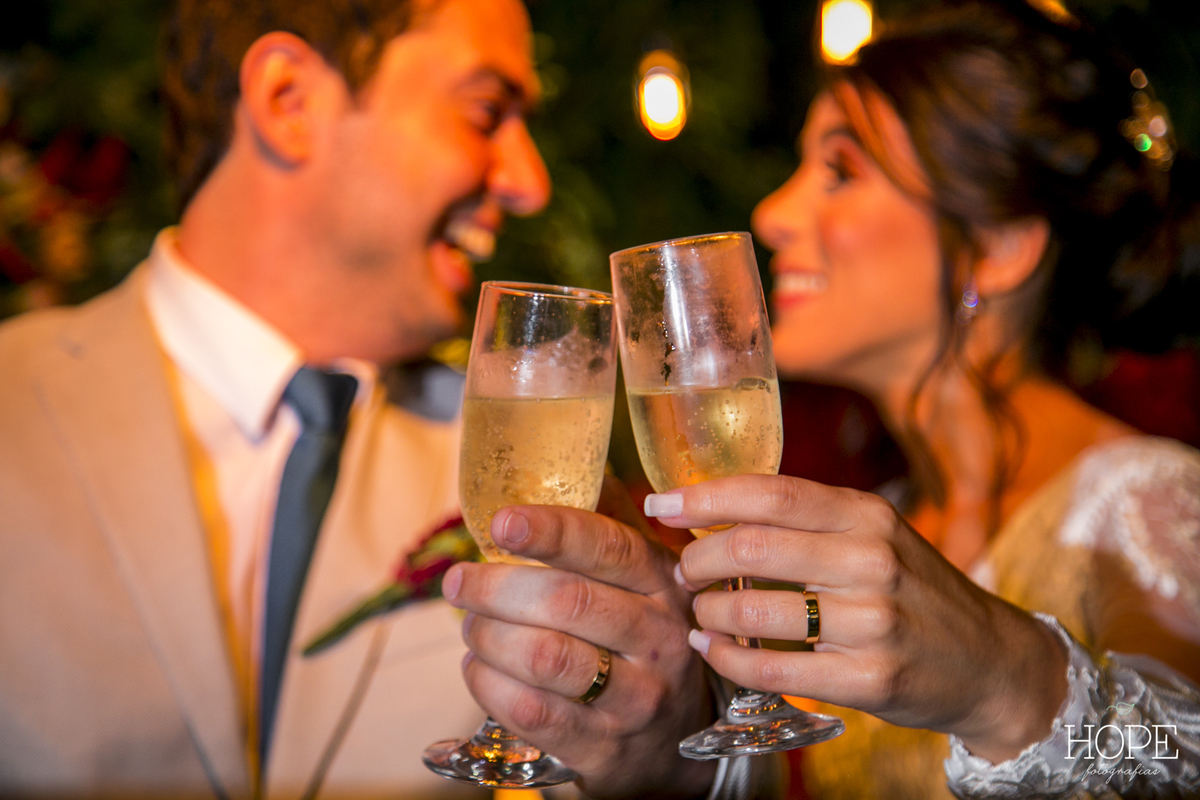 padrinhos - vila inglesa - niterói - casamento ao ar livre - casamento de dia - noiva - decoração de casamento - fotografo de niterói - decoração de casamento - mesa do bolo - docinhos de casamento - brinde dos noivos