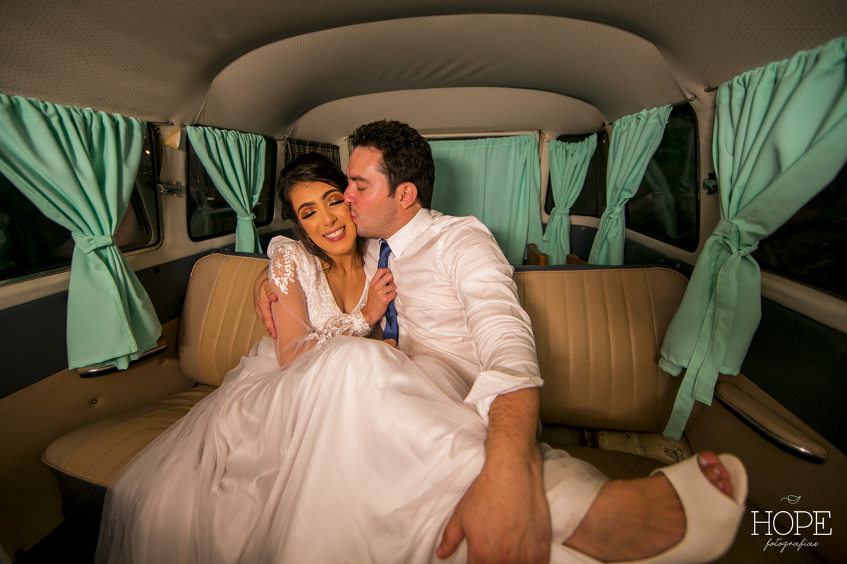 padrinhos - vila inglesa - niterói - casamento ao ar livre - casamento de dia - noiva - decoração de casamento - fotografo de niterói - decoração de casamento - mesa do bolo - docinhos de casamento - cabine de fotos - kombi