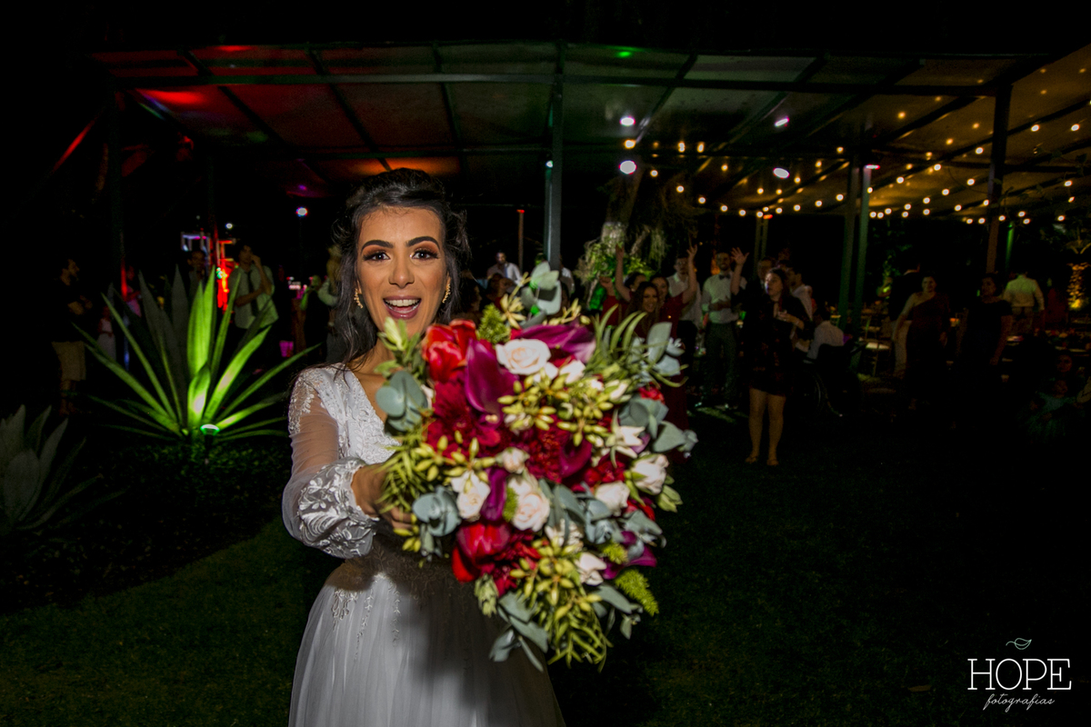 padrinhos - vila inglesa - niterói - casamento ao ar livre - casamento de dia - noiva - decoração de casamento - fotografo de niterói - decoração de casamento - mesa do bolo - docinhos de casamento