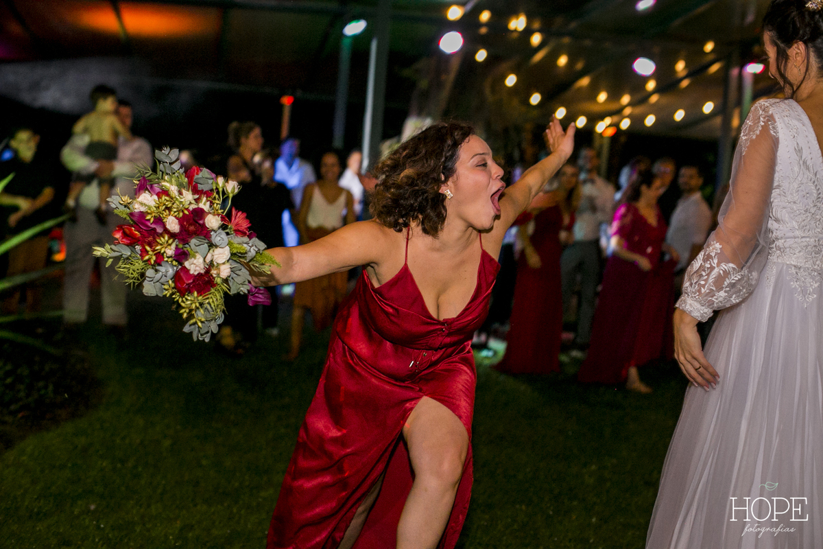 padrinhos - vila inglesa - niterói - casamento ao ar livre - casamento de dia - noiva - decoração de casamento - fotografo de niterói - decoração de casamento - mesa do bolo - docinhos de casamento