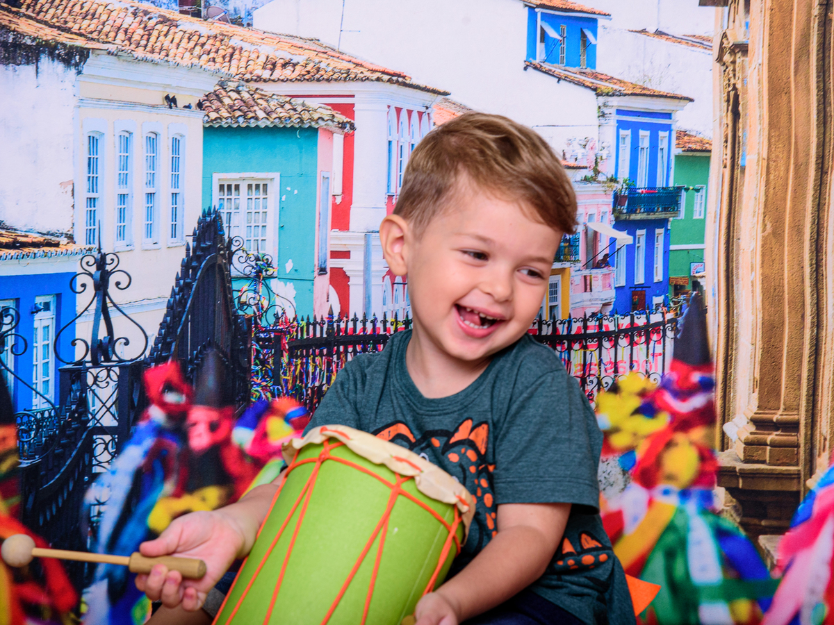 Sessão Carnaval, cores, serpentina, confete, laços, instrumentos, música, diversão, dança, 