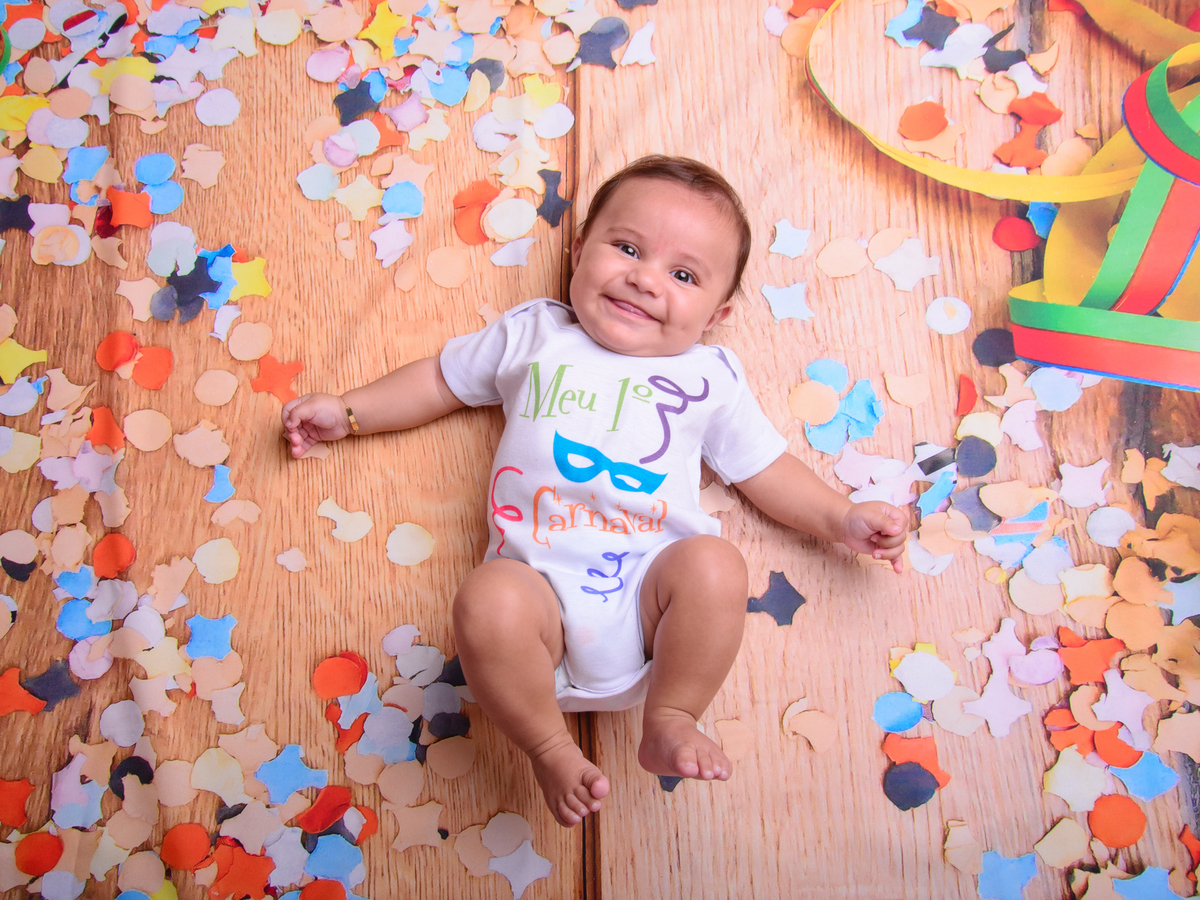 Sessão Carnaval, cores, serpentina, confete, laços, instrumentos, música, diversão, dança, 