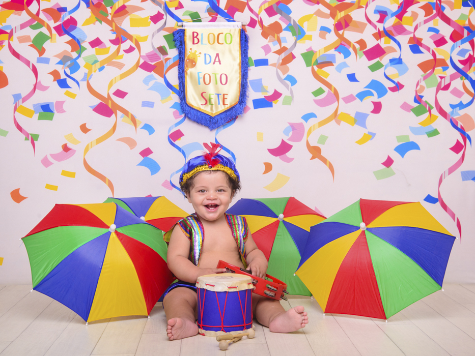 Sessão Carnaval, cores, serpentina, guarda chuva, bloco de rua, confete, árabe, Aladin, tambor, pandeiro.