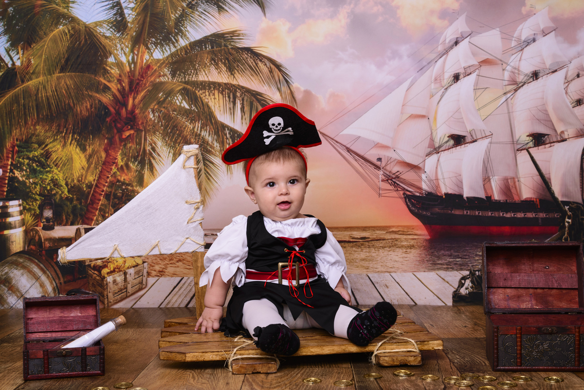 Sessão Carnaval, cores, serpentina, guarda chuva, bloco de rua, confete, árabe, Aladin, tambor, pandeiro. Piratas