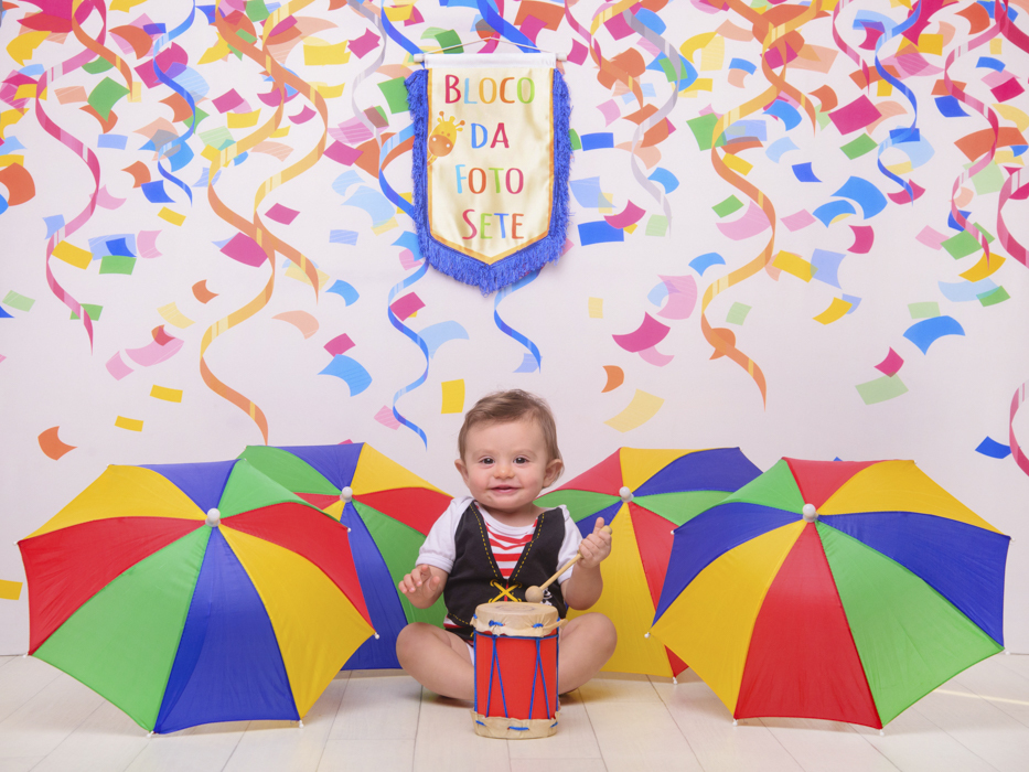 Sessão Carnaval, cores, serpentina, guarda chuva, bloco de rua, confete, tambor, colete.